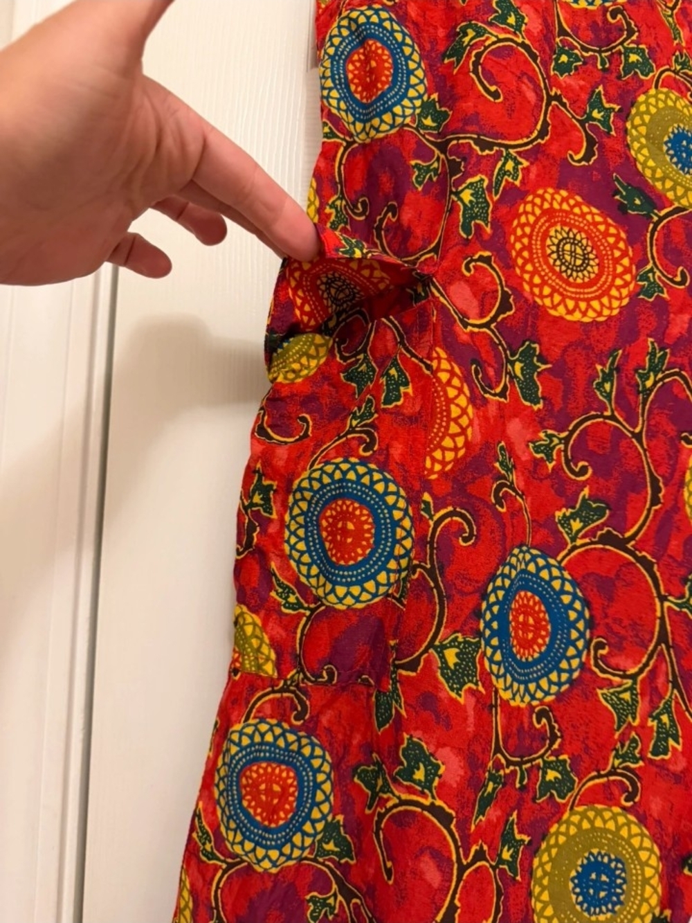 Sundance Red Floral-Print Tassel Drawstring Cropped Cargo Pants - Picture 3 of 7